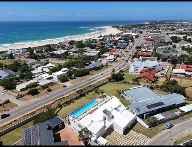 5 BEDROOM HOUSE FOR SALE IN JEFFREYS BAY CENTRAL